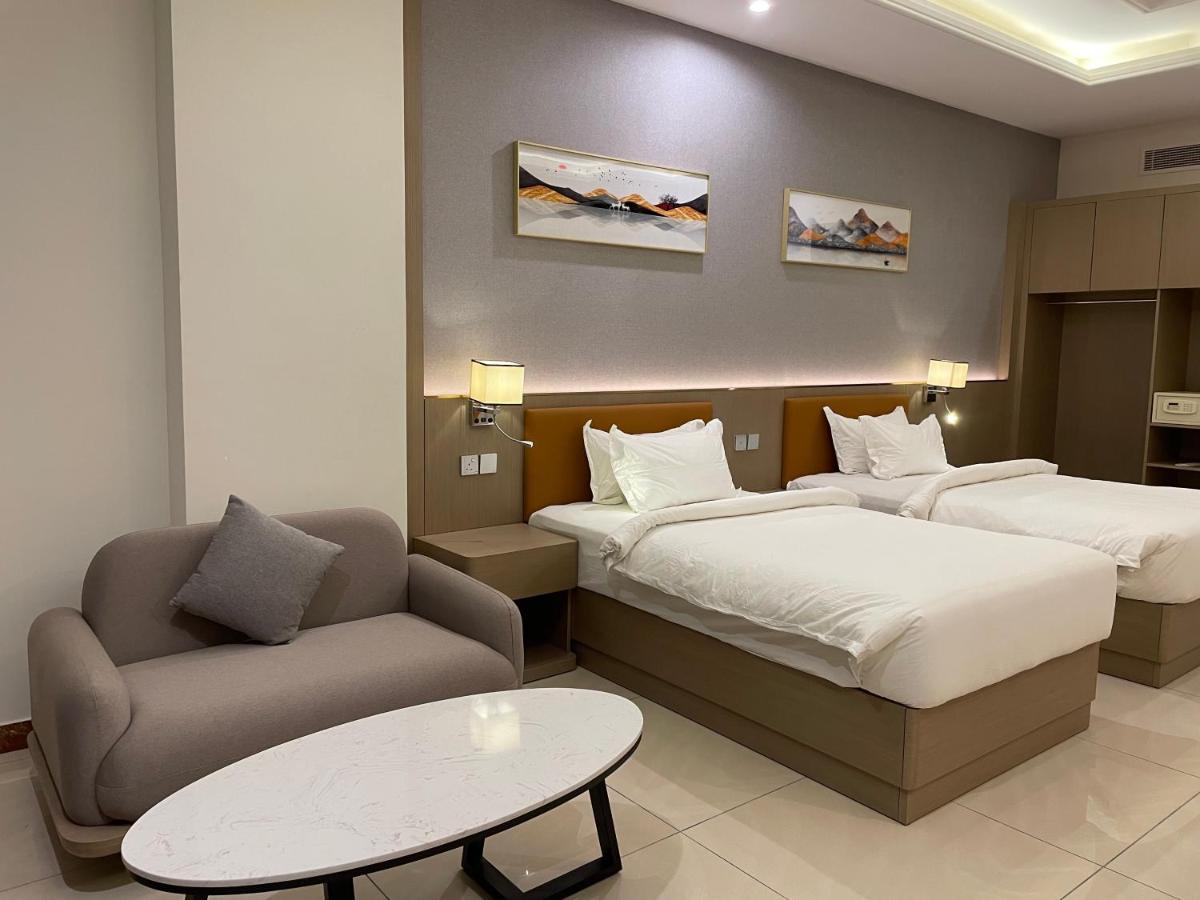 Season Inn Hotel_Al Hail Сиб Екстериор снимка