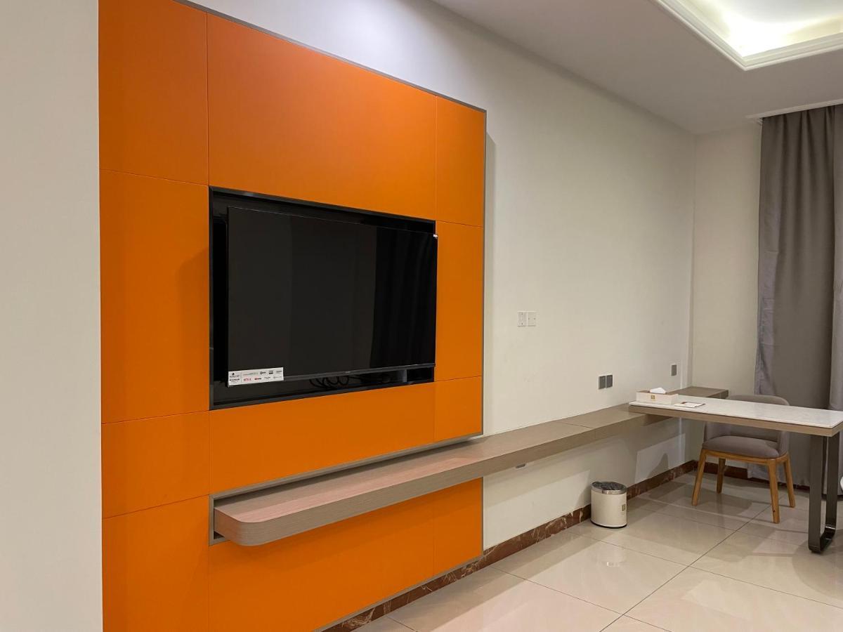 Season Inn Hotel_Al Hail Сиб Екстериор снимка