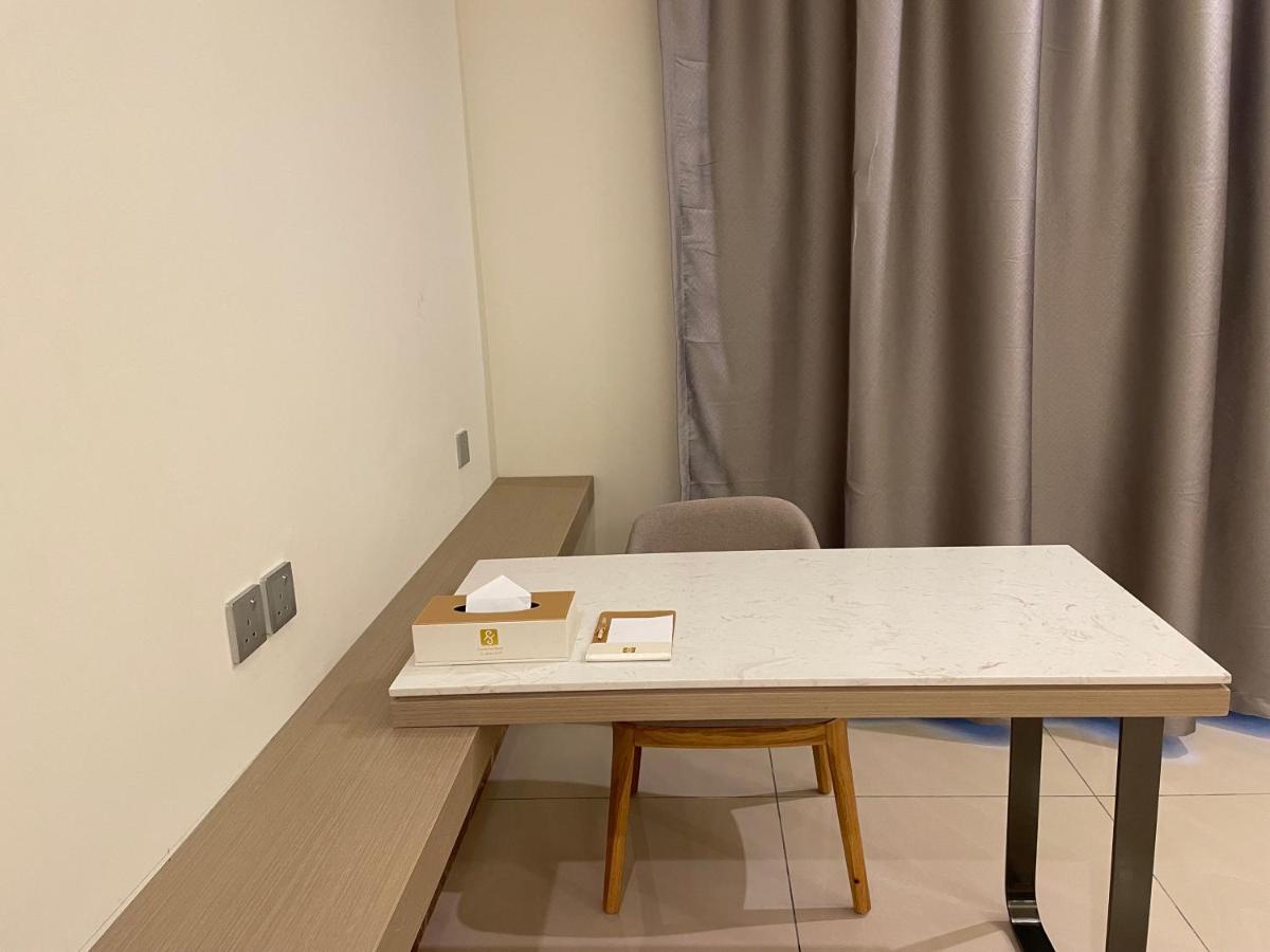 Season Inn Hotel_Al Hail Сиб Екстериор снимка
