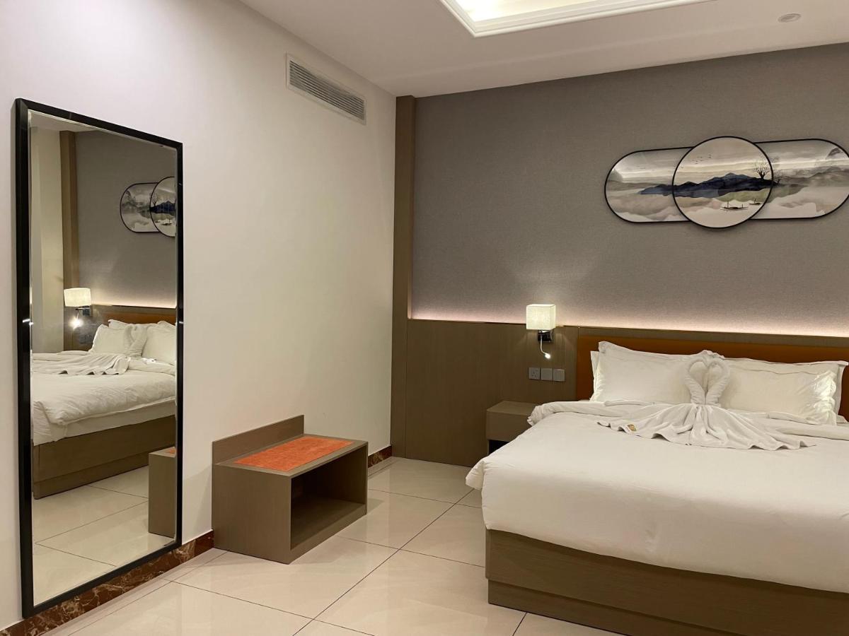 Season Inn Hotel_Al Hail Сиб Екстериор снимка