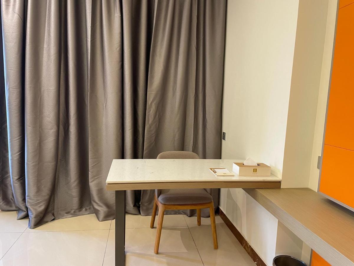 Season Inn Hotel_Al Hail Сиб Екстериор снимка