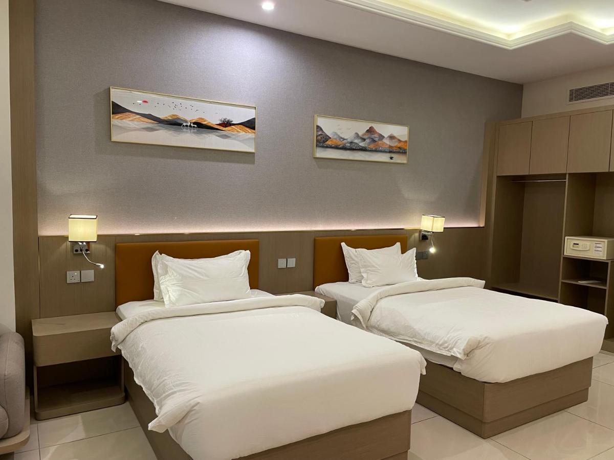 Season Inn Hotel_Al Hail Сиб Екстериор снимка