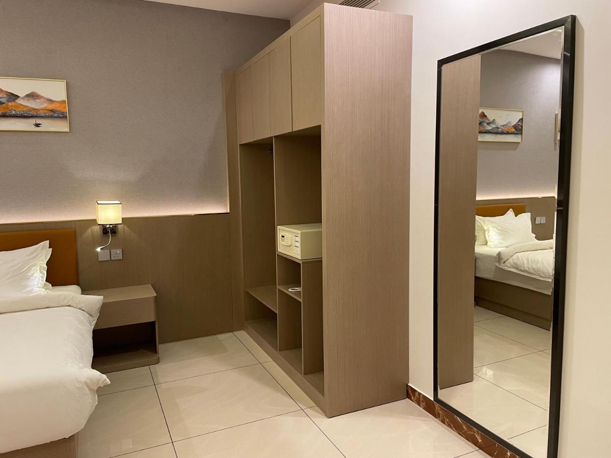 Season Inn Hotel_Al Hail Сиб Екстериор снимка