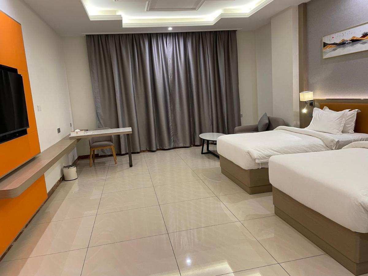 Season Inn Hotel_Al Hail Сиб Екстериор снимка