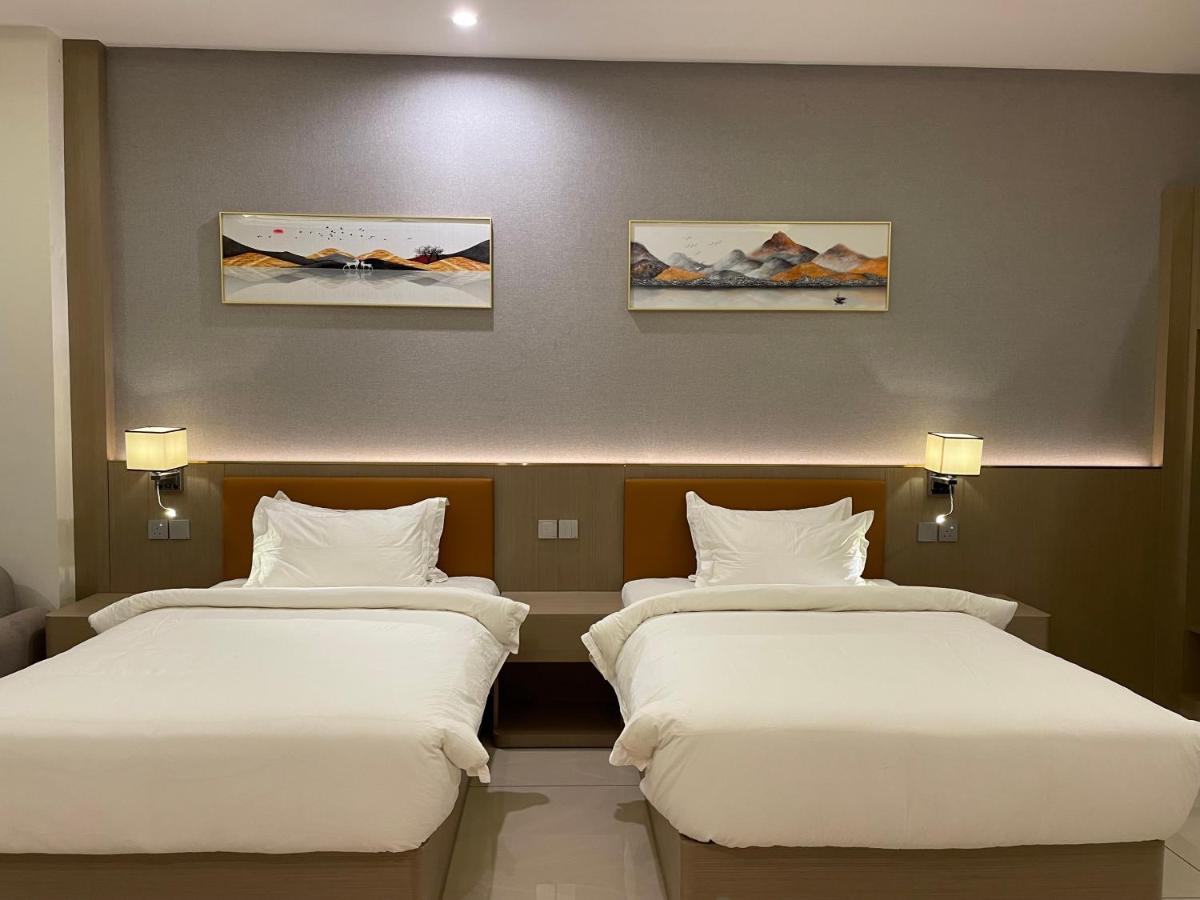 Season Inn Hotel_Al Hail Сиб Екстериор снимка