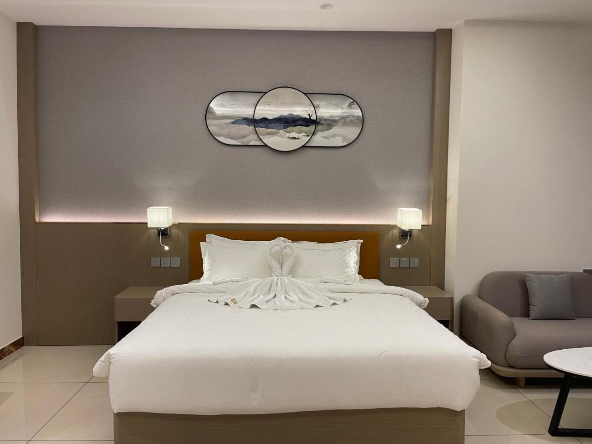 Season Inn Hotel_Al Hail Сиб Екстериор снимка