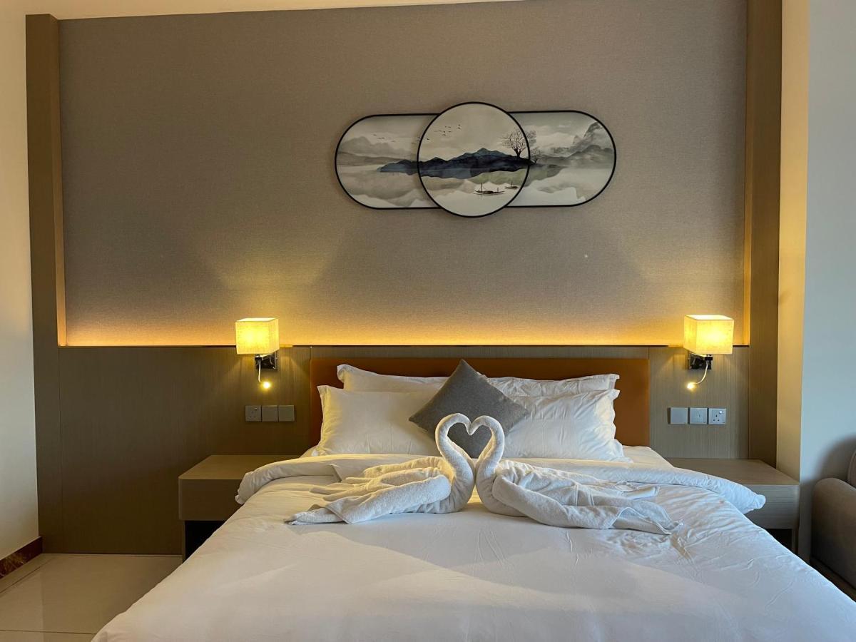 Season Inn Hotel_Al Hail Сиб Екстериор снимка