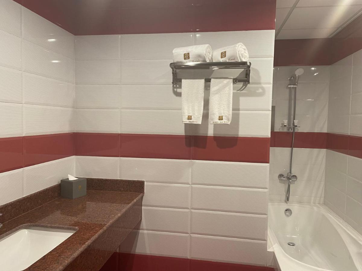 Season Inn Hotel_Al Hail Сиб Екстериор снимка