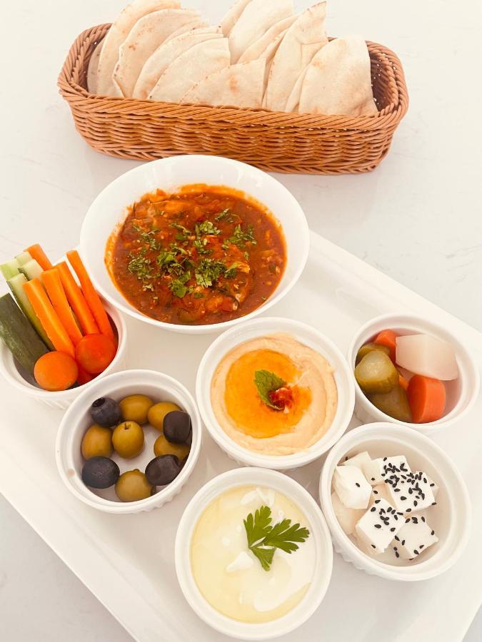 Season Inn Hotel_Al Hail Сиб Екстериор снимка